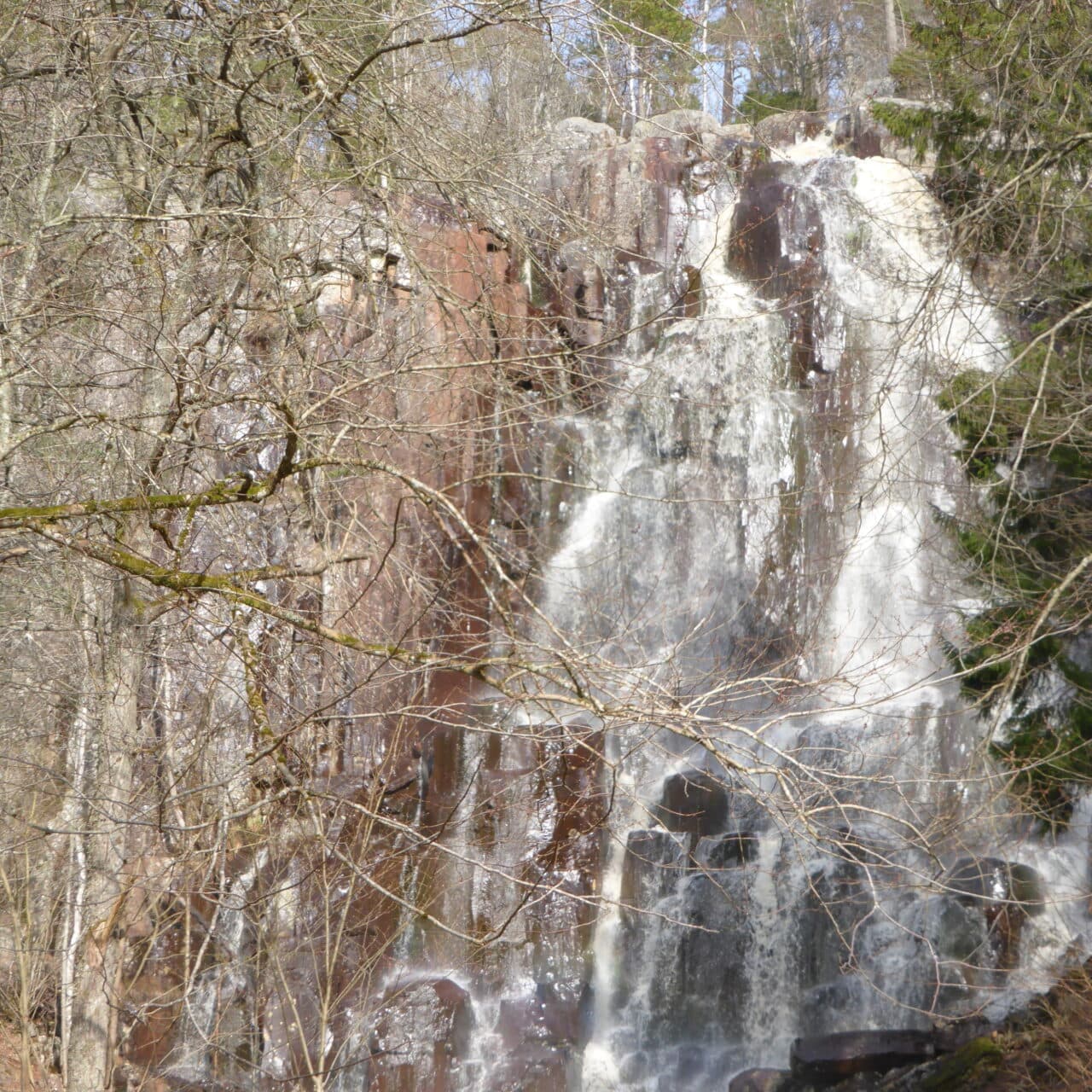 Brudslöjans vattenfall i Nordkroken i naturreservat Halle- o hunnebergs rasbranter