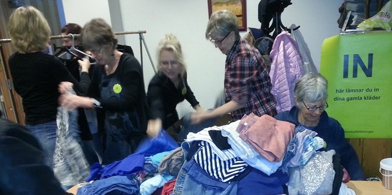 Klädbytardag sortera kläder Naturskyddsföreningen Vänersborg